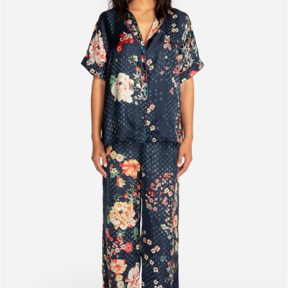 Johnny Was Ludios Silk PJ Set New With Tags, Size M. Retails for $288 - Picture 9 of 16